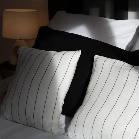 Hotel B