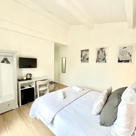 Hotel B Salernes